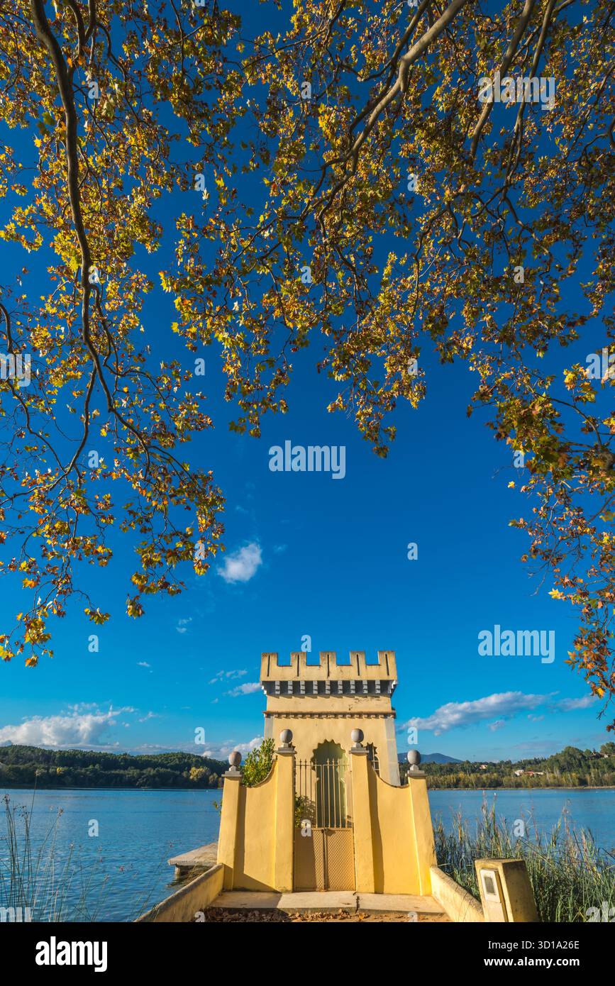 INGRESSO PRINCIPALE PESQUERA LA CARPA D’OR BOATHOUSE LAGO DI BANYOLES PLA DE L’ESTANY PROVINCIA DI GIRONA CATALOGNA SPAGNA Foto Stock