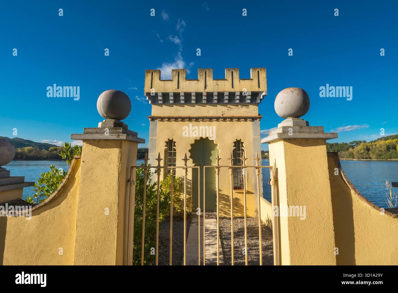 INGRESSO PRINCIPALE PESQUERA LA CARPA D’OR BOATHOUSE LAGO DI BANYOLES PLA DE L’ESTANY PROVINCIA DI GIRONA CATALOGNA SPAGNA Foto Stock