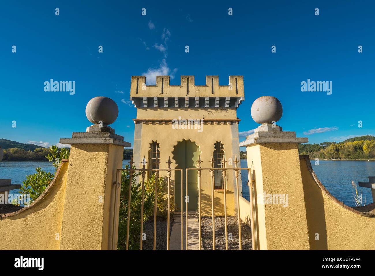 INGRESSO PRINCIPALE PESQUERA LA CARPA D’OR BOATHOUSE LAGO DI BANYOLES PLA DE L’ESTANY PROVINCIA DI GIRONA CATALOGNA SPAGNA Foto Stock