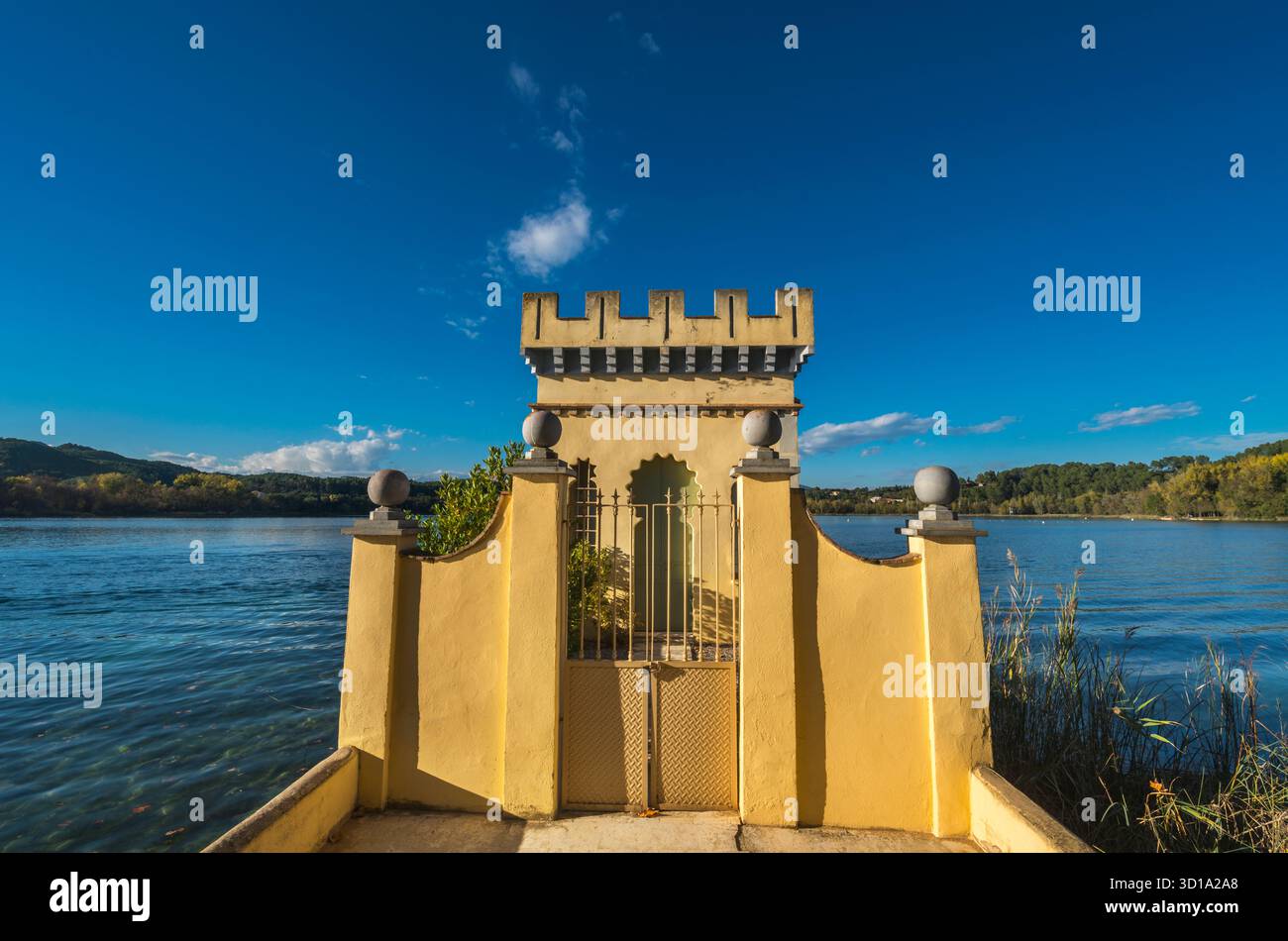 INGRESSO PRINCIPALE PESQUERA LA CARPA D’OR BOATHOUSE LAGO DI BANYOLES PLA DE L’ESTANY PROVINCIA DI GIRONA CATALOGNA SPAGNA Foto Stock