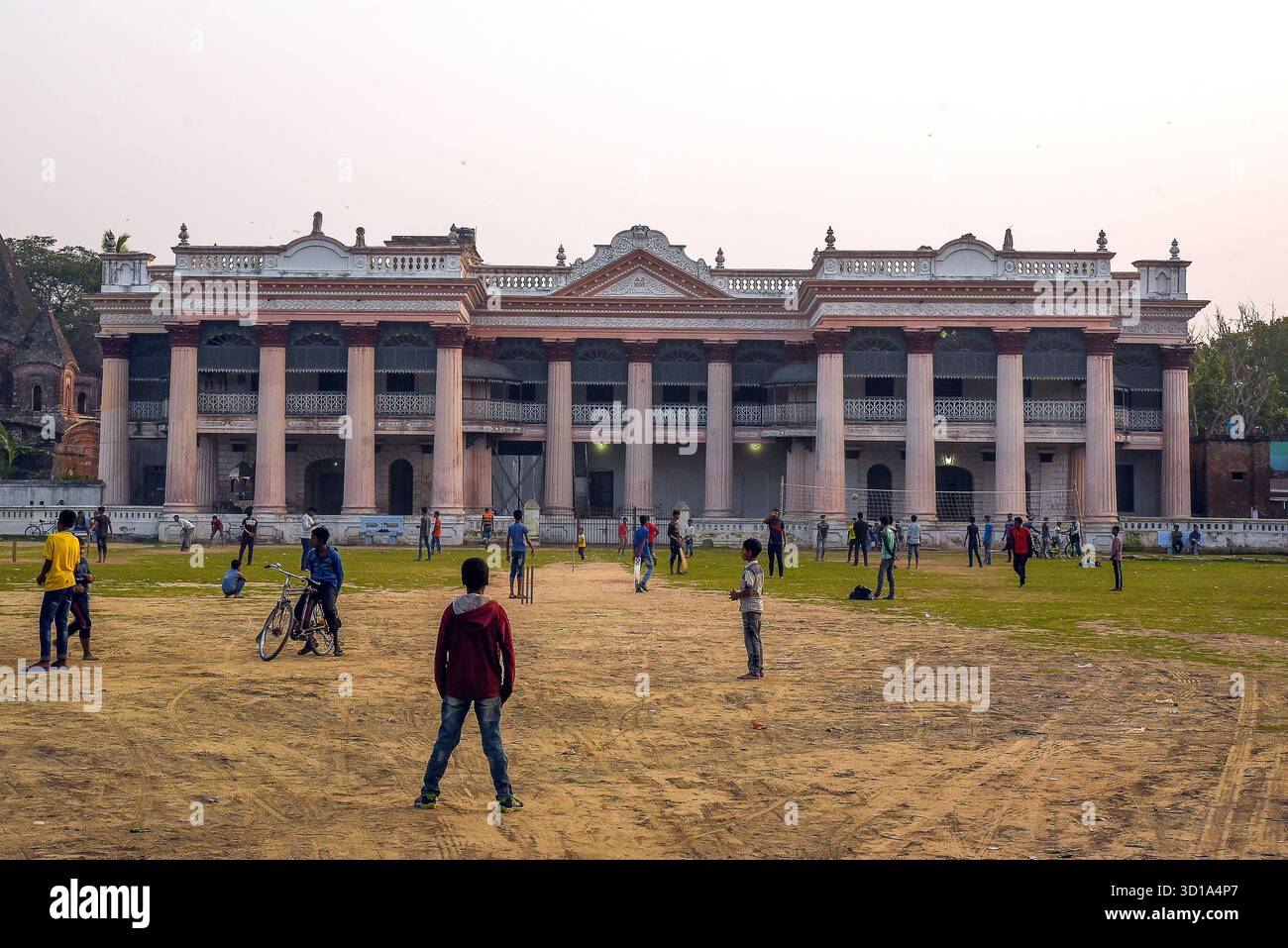 Storico Palazzo Puthia Rajbari con architettura neoclassica a Puthia, Rajshahi, Bangladesh. Foto Stock