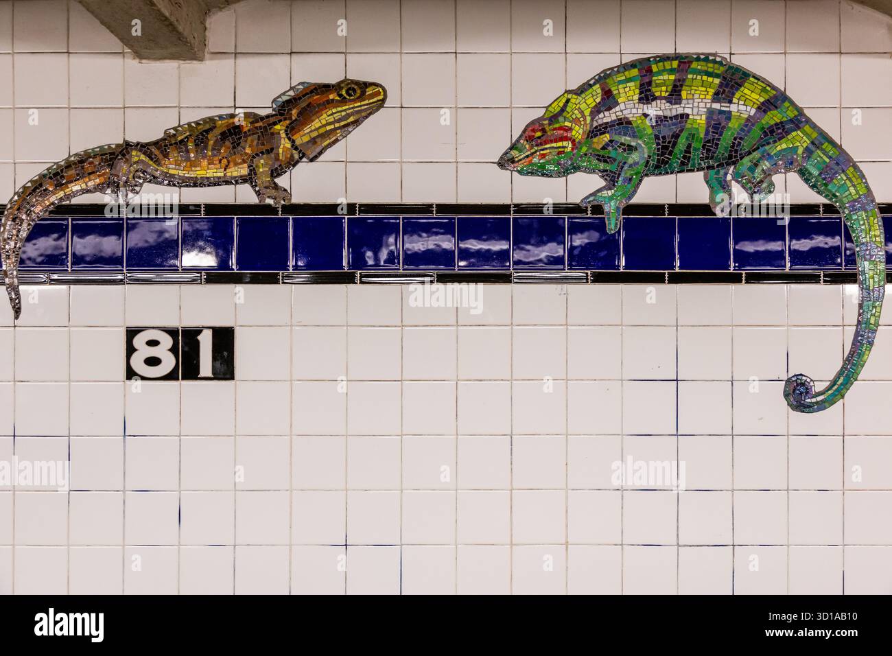 Mosaici raffiguranti animali alla stazione della metropolitana 81st Street che conduce al Museo di storia naturale di New York Foto Stock
