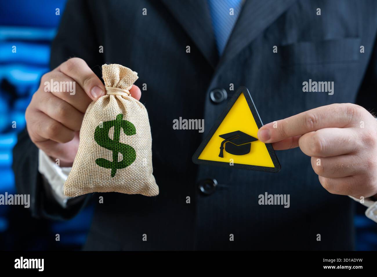 La correlazione tra redditi e stipendi elevati e l'istruzione di una persona. Fondi per l'istruzione. Mobilità economica, avanzamento di carriera e capi umani Foto Stock