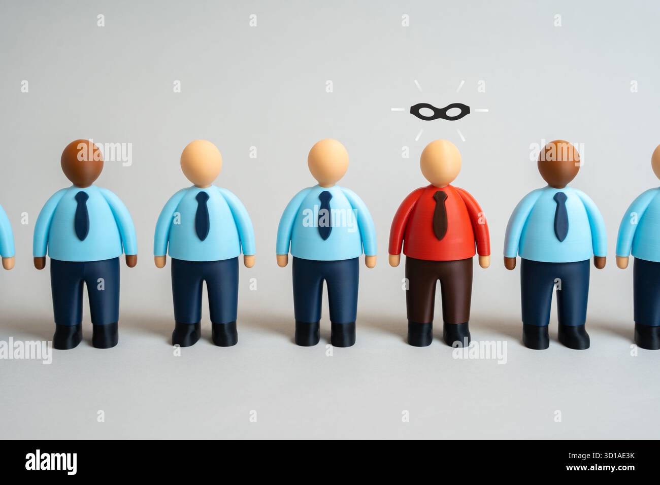 Uno dei dipendenti sta spiando e diffondendo informazioni interne. Spionaggio industriale e violazione NDA. Minaccia alla sicurezza informatica, violazione dei dati aziendali, a. Foto Stock