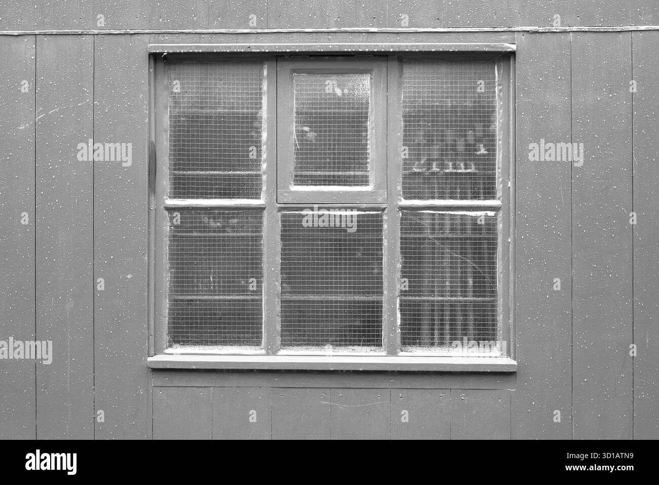 Finestra in vetro rinforzato a filo dietro le officine di Enderfall Yard vetro di sicurezza cablato a effetto georgiano di Bristol Harbour Foto Stock