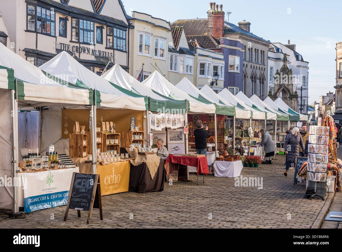 Pozzetti, Somerset, Regno Unito. I pozzetti annuale Food Festival in piazza del mercato nel mese di ottobre. Vi è anche un settimanale mercato degli agricoltori Foto Stock