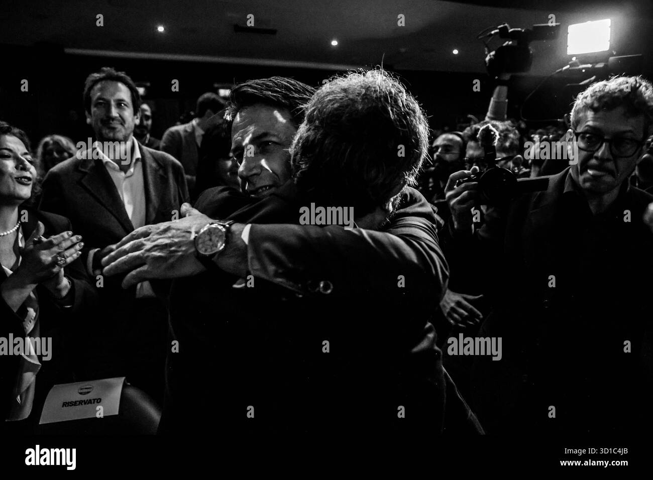 Elezioni regionali per la regione Campania dal 23 al 24 novembre 2025. Napoli, 27 ottobre 2025 - Teatro Troisi a Fuorigrotta durante la presentazione delle liste dei candidati del movimento cinque stelle per la regione Campania, con la presenza del candidato presidenziale Roberto Fico e dell'ex primo ministro Giuseppe Conte. Nella foto: Giuseppe Conte e Roberto Fico NAPOLI Teatro Troisi CAMPANIA ITALIA Copyright: XFABIOxSASSOxFabioxSassox 2L8A2904 Foto Stock