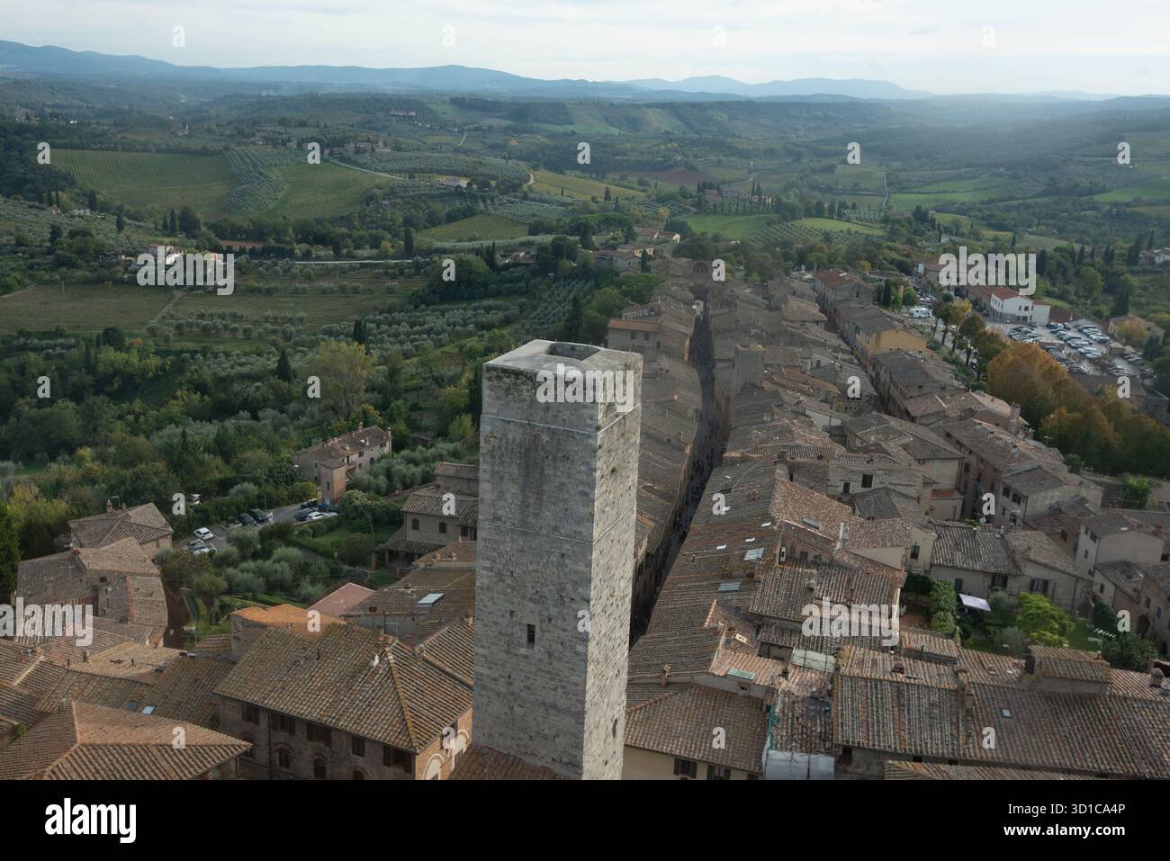 San Gimignano, torri italiane a San Gimignano e campagna toscana Foto Stock