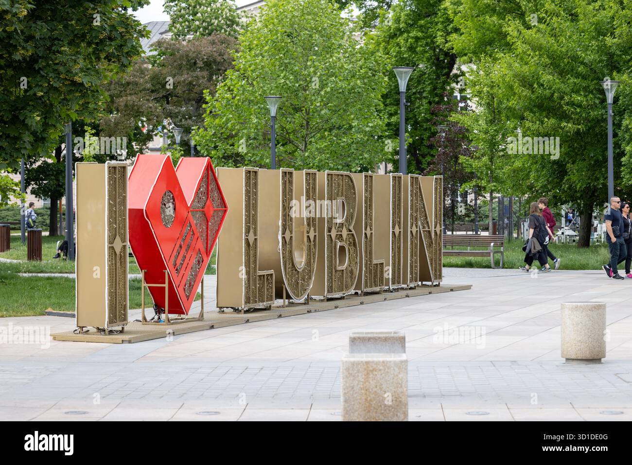 Lublino, Polonia - 24 maggio 2022: Insegna illuminata "i Love Lublino", neon in piedi su Piazza Litewski. E' un popolare luogo turistico e punto di riferimento della citta' Foto Stock