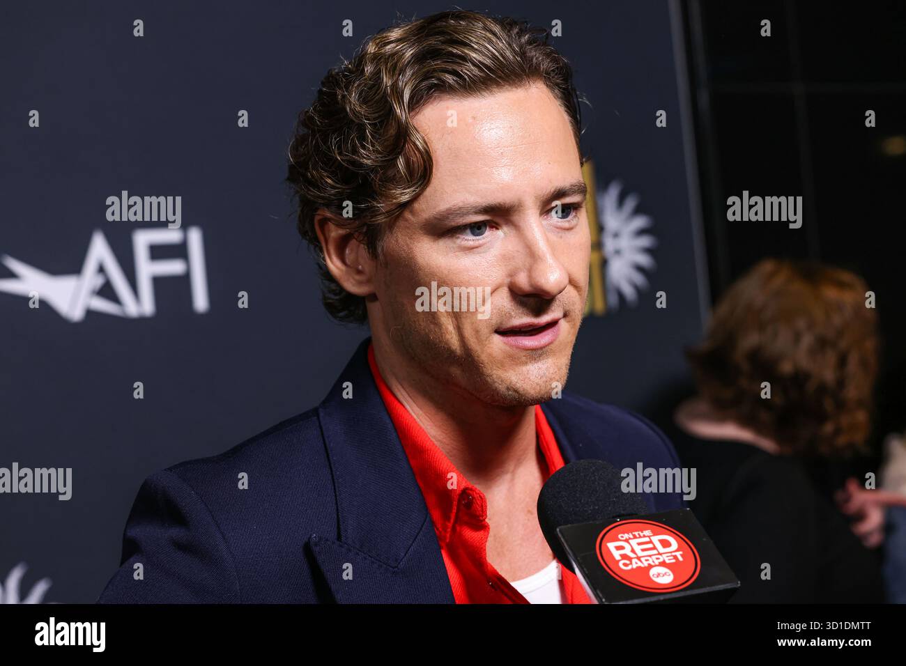 Hollywood, Stati Uniti. 27 ottobre 2025. HOLLYWOOD, LOS ANGELES, CALIFORNIA, USA - OTTOBRE 26: L'attore americano Lewis Pullman arriva al 2025 AFI (American Film Institute) Fest presentato da Canva - Special Screening of Searchlight Pictures 'The Testament of Ann Lee' tenutosi al TCL Chinese 6 Theatres il 26 ottobre 2025 a Hollywood, Los Angeles, California, Stati Uniti. (Foto di Xavier Collin/Image Press Agency) credito: Image Press Agency/Alamy Live News Foto Stock