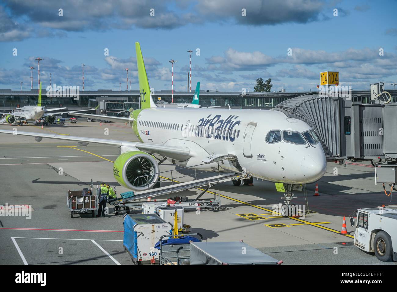 Rollfeld, Vorfeld, Flugzeug Air Baltic, Flughafen, Aeroporto Internazionale di riga, riga, Lettland Foto Stock