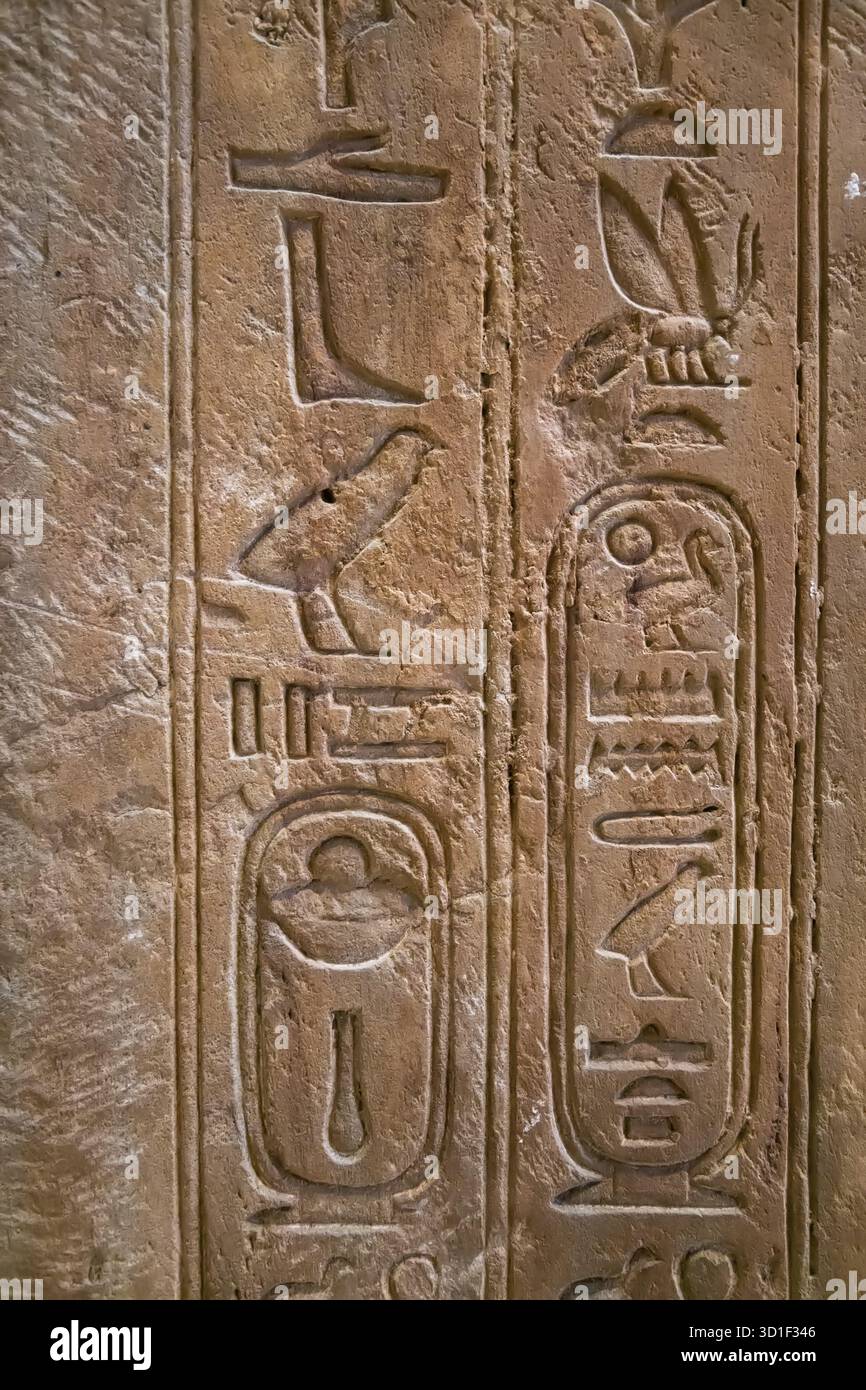 Manufatti egizi nel Louvre, Parigi, Francia Foto Stock