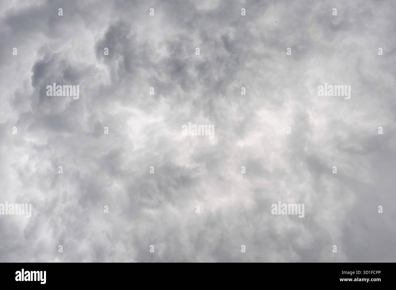 Sfondo di nuvole pesanti e dall'aspetto strano Foto Stock