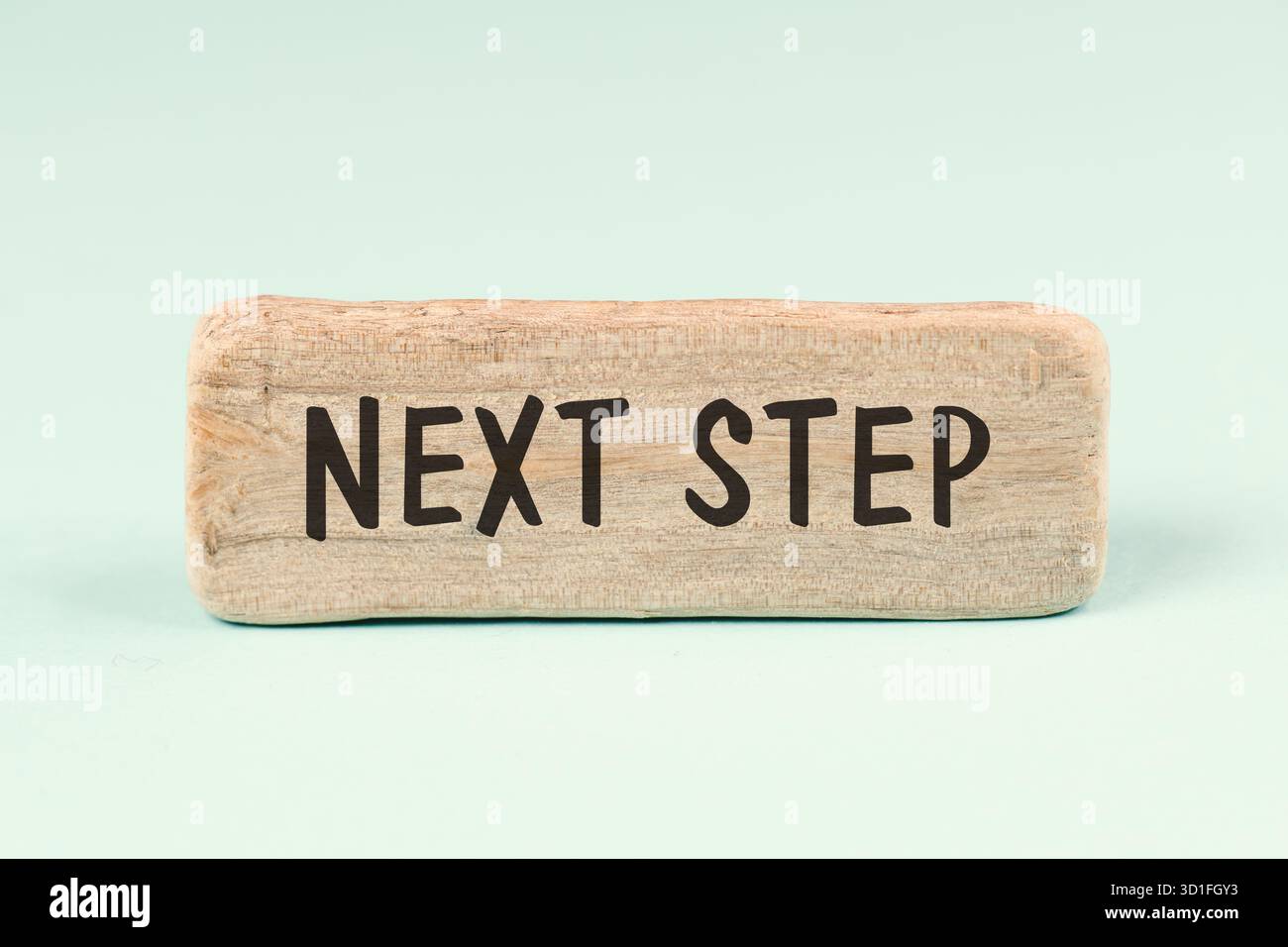 Passo successivo in corso, avere un nuovo obiettivo e una nuova strategia, pianificare il futuro, visionare un obiettivo, concetto di business Foto Stock