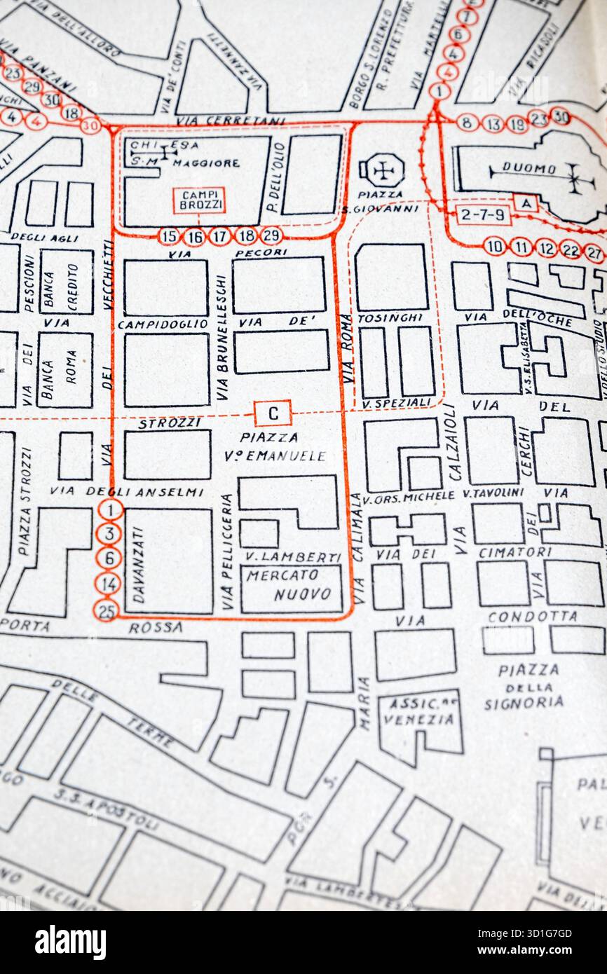 Mappa vintage ravvicinata del centro di Firenze, con le sue strade come via Strozzi e Piazza della Signoria. Foto Stock
