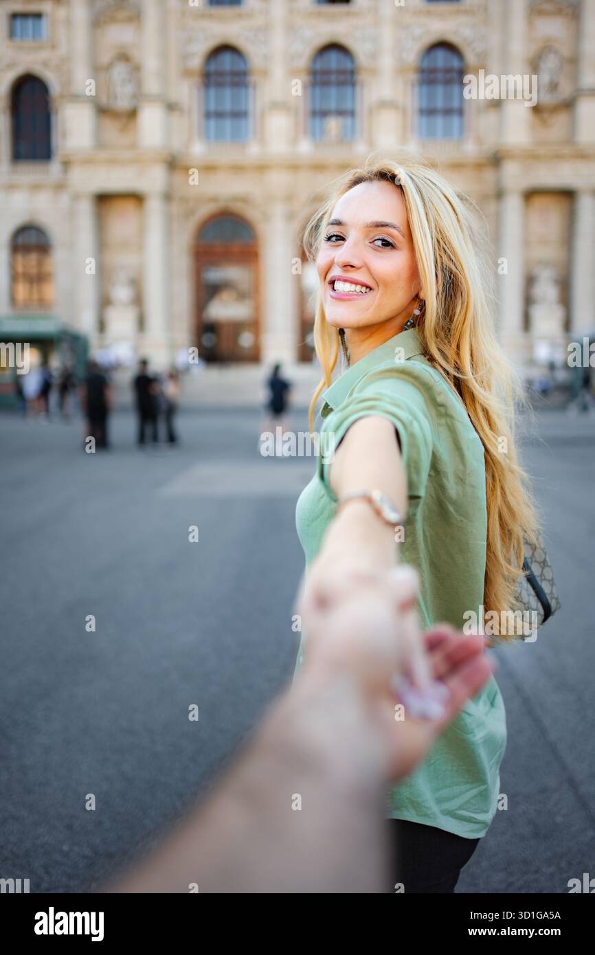 Donna partner leader durante un viaggio a Vienna in Austria Foto Stock