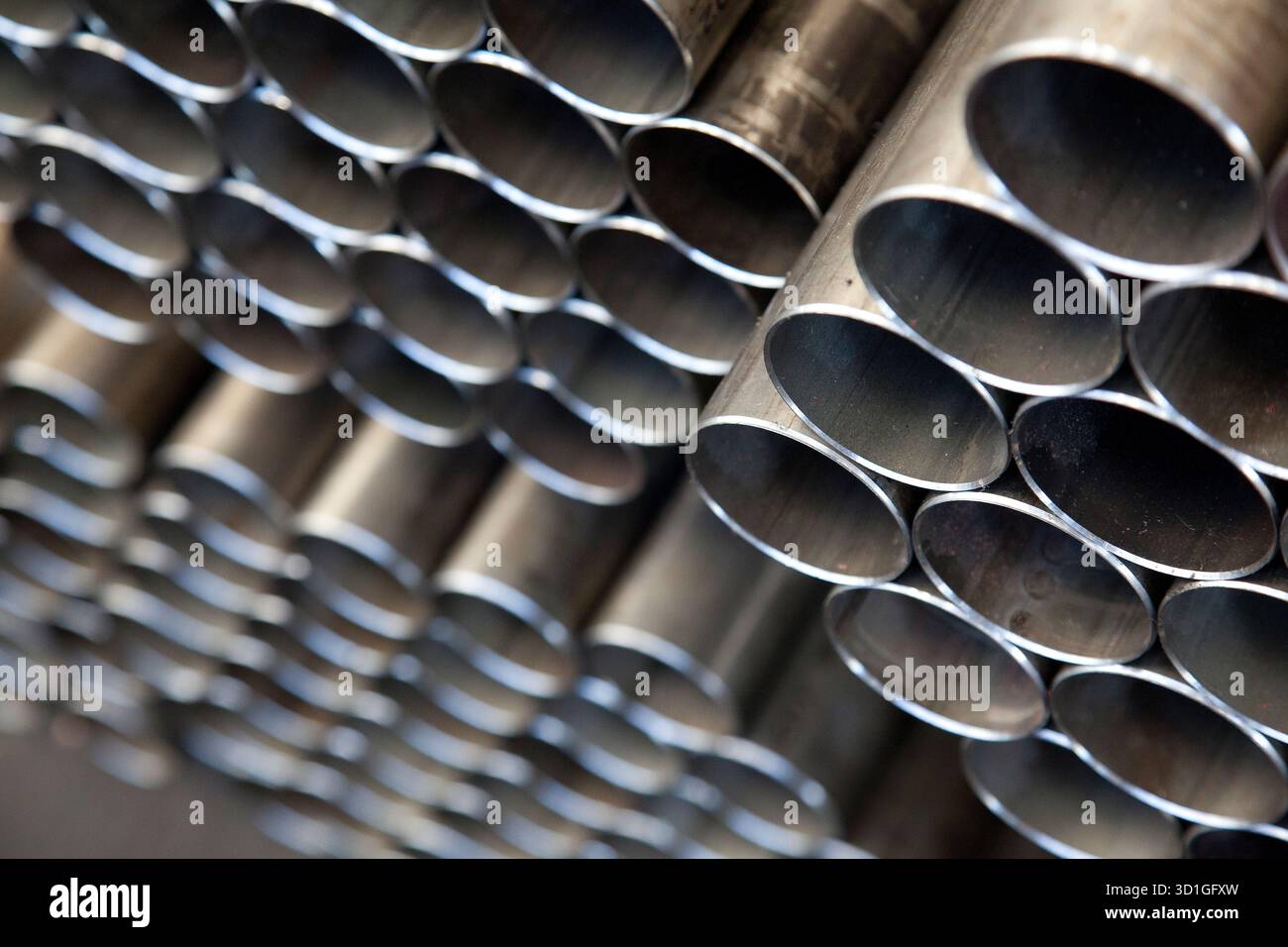 Pila di tubi di acciaio Foto Stock