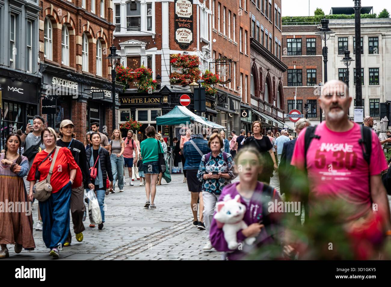 Streets of London – Urban Life e City Vibes Foto Stock