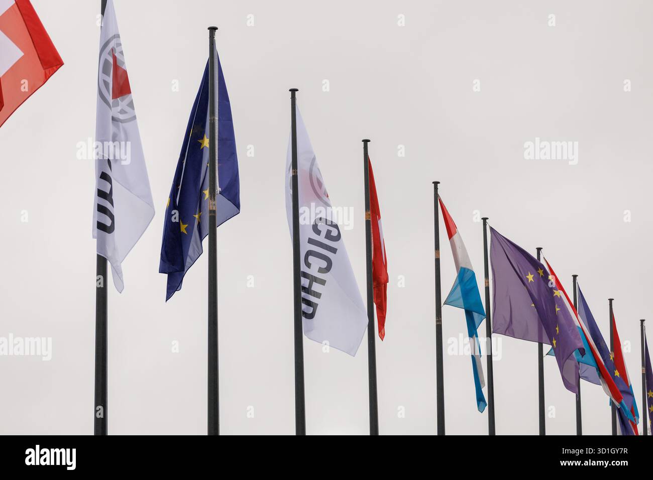 GICHD Innovation Conference 2025 a Luxexpo The Box a Lussemburgo, Lussemburgo, il 28 ottobre 2025. L'evento esplora nuove tecnologie e approcci collaborativi nell'azione umanitaria contro le mine, nell'educazione al rischio di ordigni esplosivi, nella gestione dei dati e nell'innovazione sul campo. Foto Stock