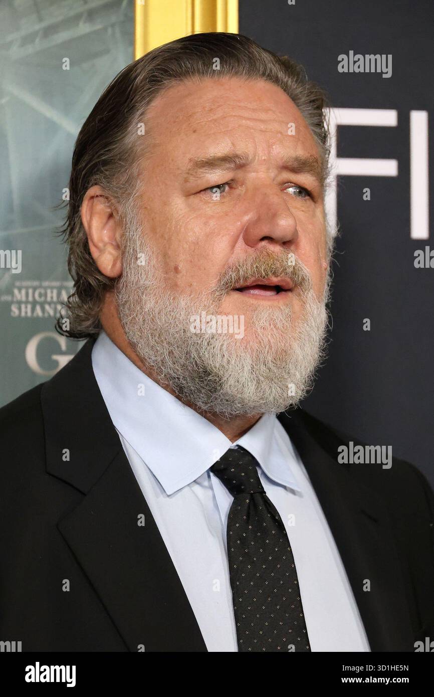 24 ottobre 2025 ca. Russell Crowe agli arrivi per la prima di NORIMBERGA all'AFI FEST 2025 presentato da Canva, TCL Chinese Theatre, Los Angeles, CA, 24 ottobre, 2025. crediti: Priscilla Grant/Everett Collection/Alamy Live News Foto Stock