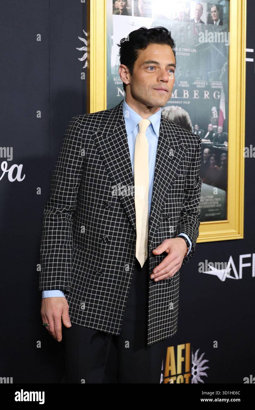 24 ottobre 2025 ca. Rami Malek agli arrivi per la prima di NORIMBERGA all'AFI FEST 2025 presentato da Canva, TCL Chinese Theatre, Los Angeles, CA, 24 ottobre, 2025. crediti: Priscilla Grant/Everett Collection/Alamy Live News Foto Stock
