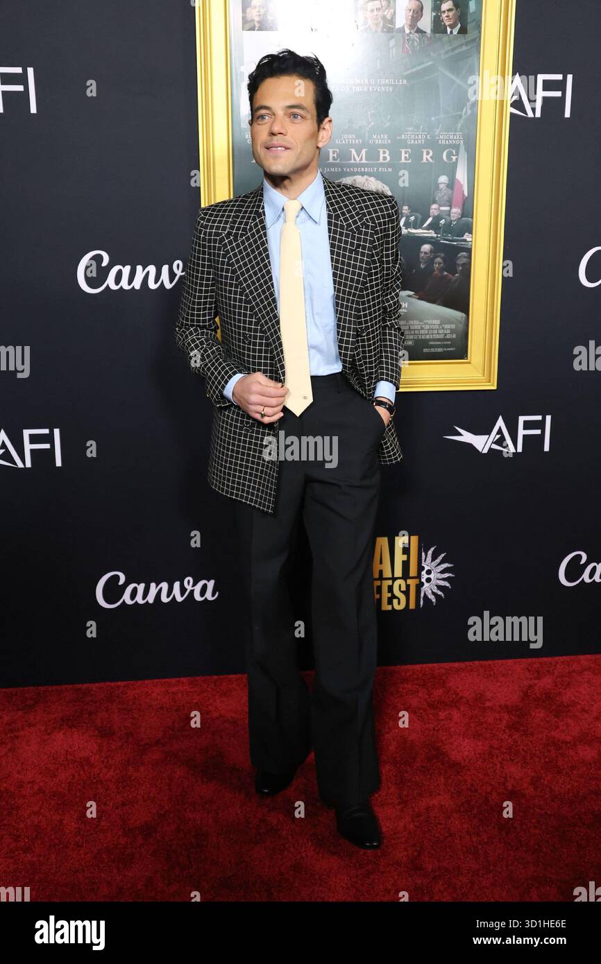 24 ottobre 2025 ca. Rami Malek agli arrivi per la prima di NORIMBERGA all'AFI FEST 2025 presentato da Canva, TCL Chinese Theatre, Los Angeles, CA, 24 ottobre, 2025. crediti: Priscilla Grant/Everett Collection/Alamy Live News Foto Stock