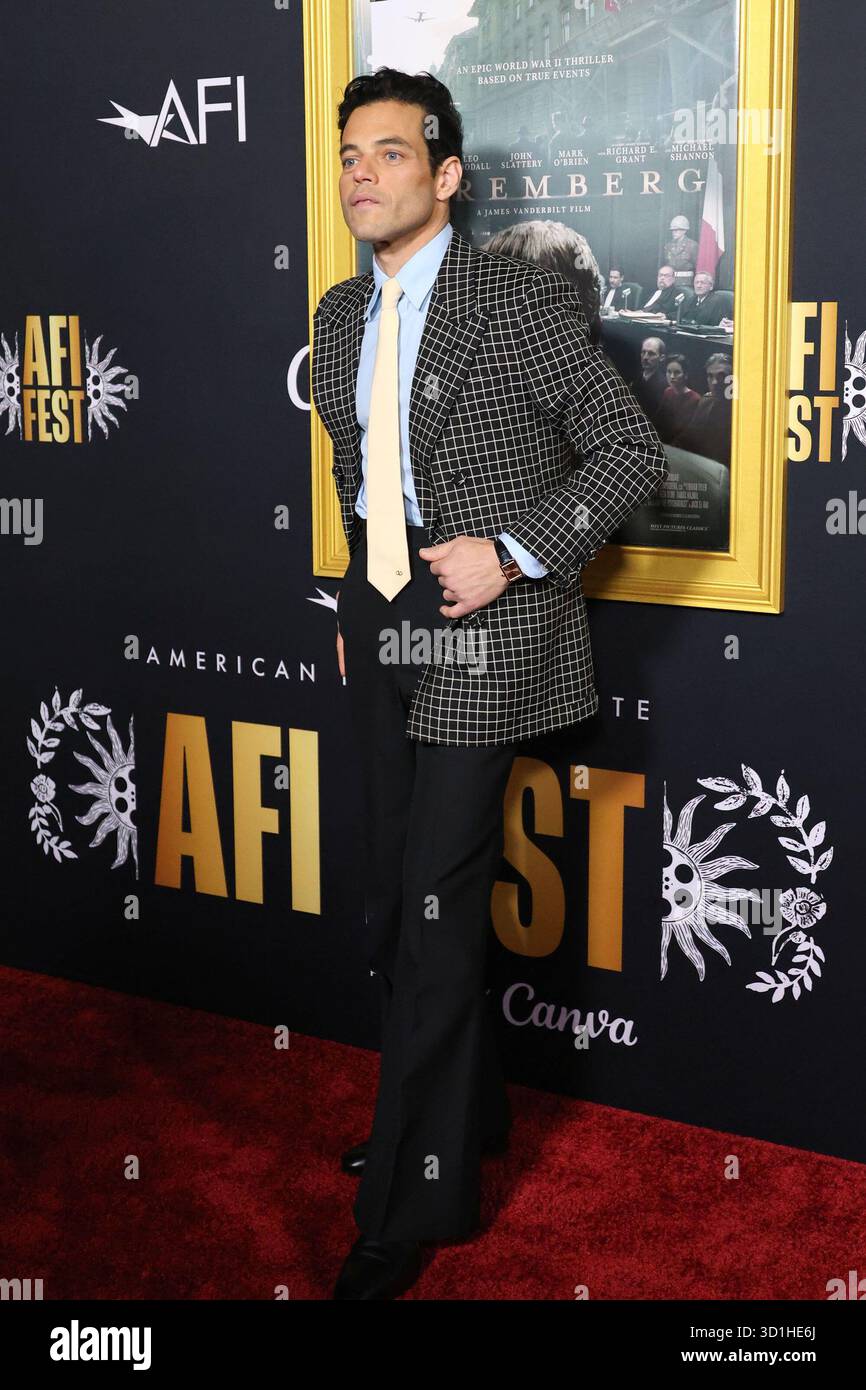 24 ottobre 2025 ca. Rami Malek agli arrivi per la prima di NORIMBERGA all'AFI FEST 2025 presentato da Canva, TCL Chinese Theatre, Los Angeles, CA, 24 ottobre, 2025. crediti: Priscilla Grant/Everett Collection/Alamy Live News Foto Stock