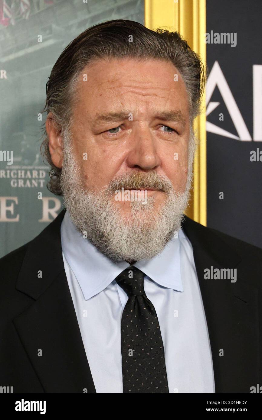 24 ottobre 2025 ca. Russell Crowe agli arrivi per la prima di NORIMBERGA all'AFI FEST 2025 presentato da Canva, TCL Chinese Theatre, Los Angeles, CA, 24 ottobre, 2025. crediti: Priscilla Grant/Everett Collection/Alamy Live News Foto Stock