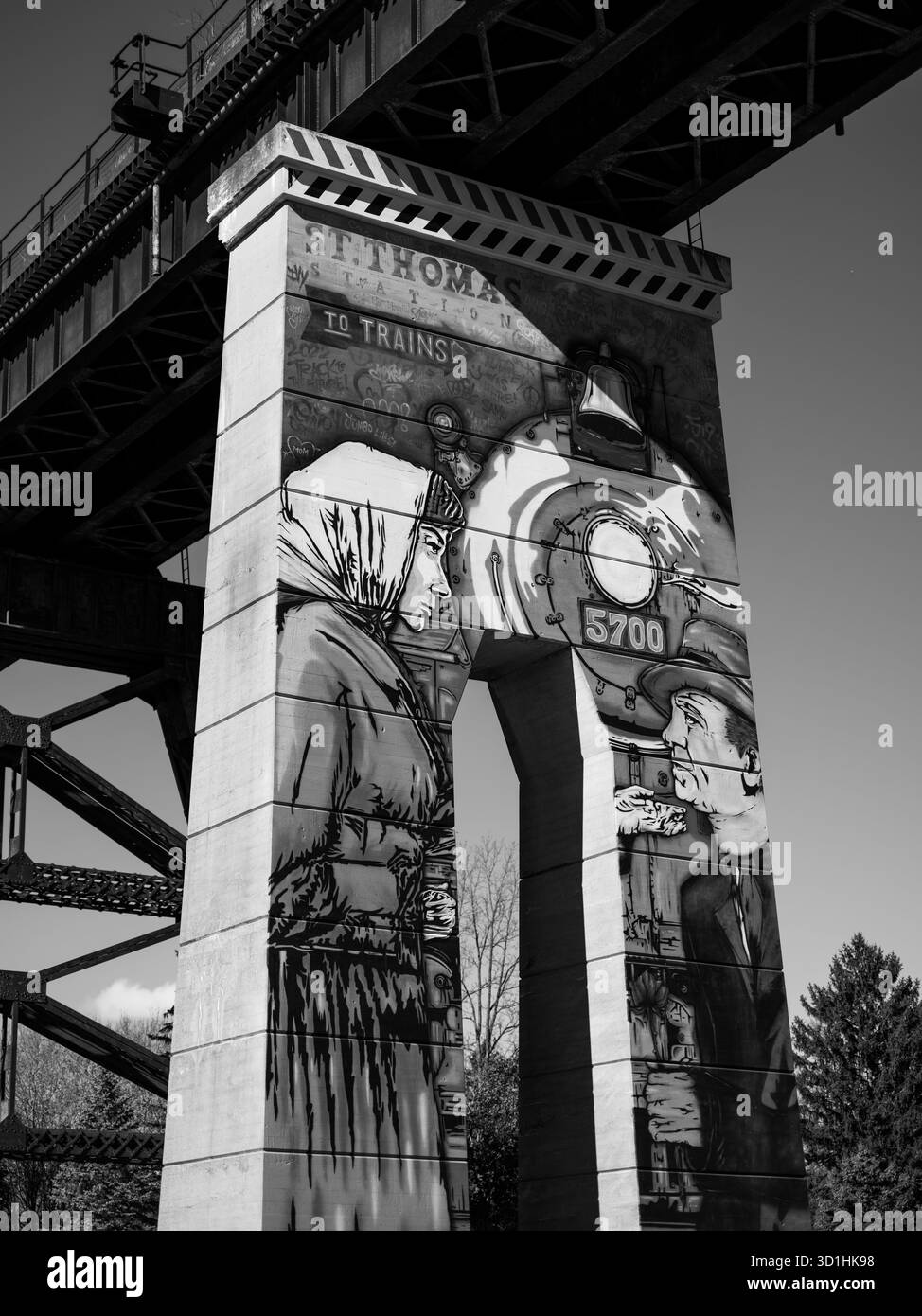 Il primo del suo genere in Canada, il St. Thomas Raised Park si trova in cima al Michigan Central Railroad Bridge, che fu dismesso nel 1996. Foto Stock