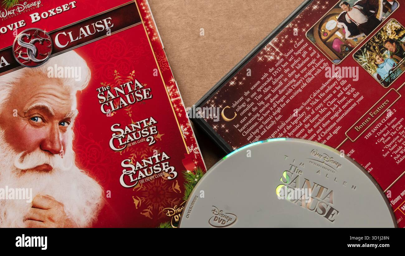 Cofanetto DVD "Babbo Natale" con disco e copertina con descrizione del film, isolato su sfondo chiaro e semplice. Foto Stock