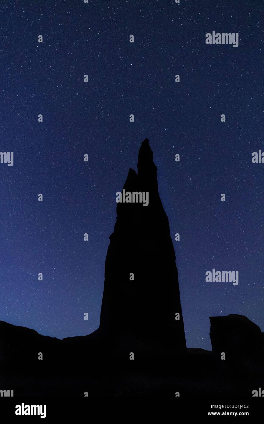 La guglia, sotto il Big Dipper e Polaris, sotto le stelle primaverili, vicino Hanksville, Utah Foto Stock
