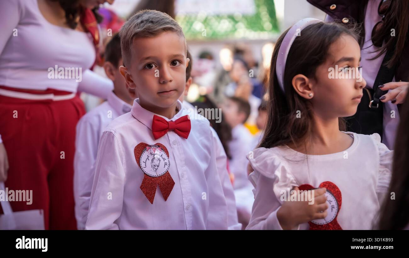 Celebrazioni della Festa della Repubblica in Turchia i bambini celebrano il 102 ° anniversario della Festa della Repubblica della Turchia, una festa nazionale che commemora il 29 ottobre 1923, quando Mustafa Kemal Atatürk proclamò la fondazione della Repubblica di Turchia. Gaziantep, Turchia 29 ottobre 2025. Gaziantep Turchia Copyright: XMohammadxBashirxAldaherx Foto Stock