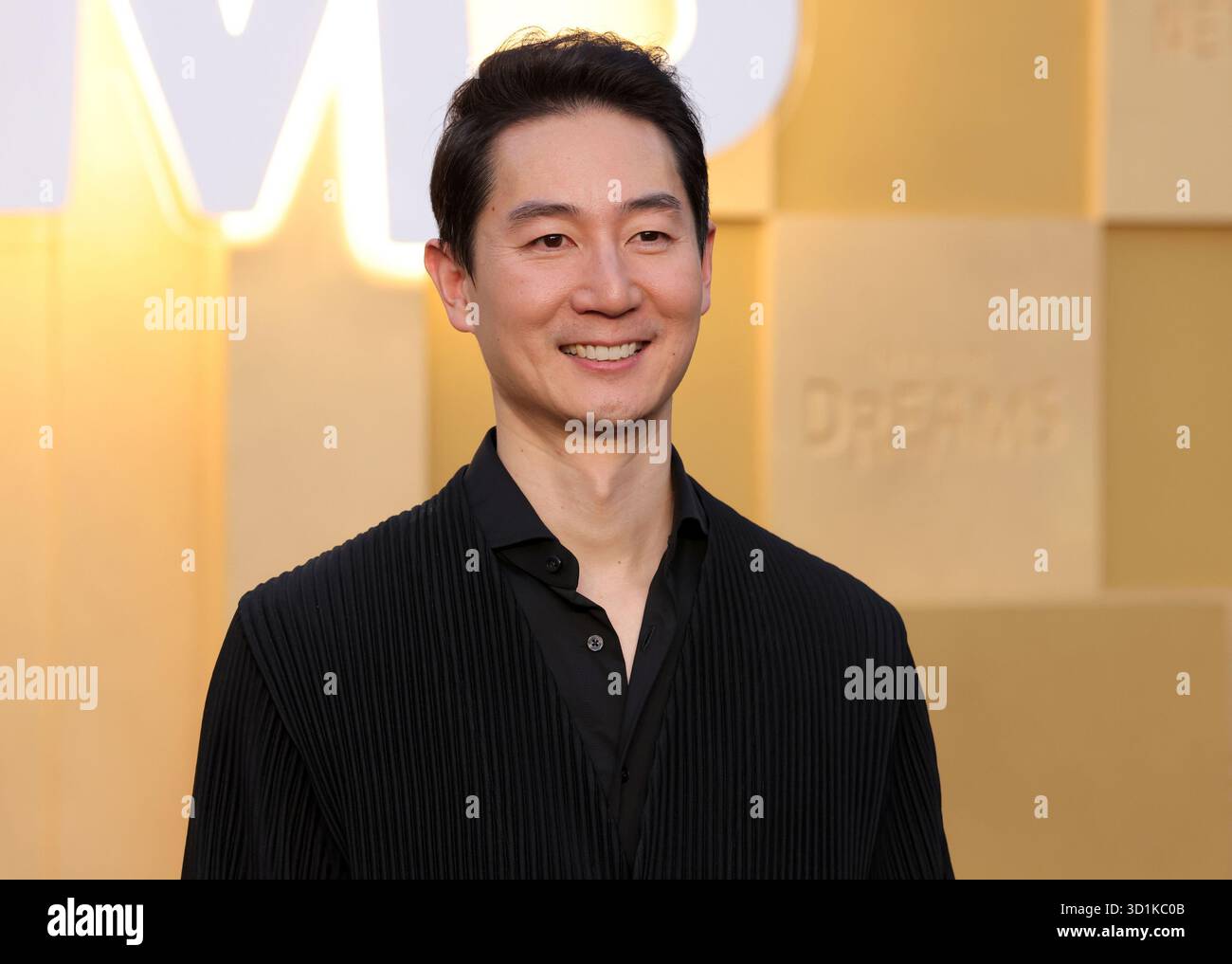 Los Angeles, Stati Uniti. 28 ottobre 2025. Alex Woo partecipa alla prima mondiale di Netflix "in Your Dreams" all'Egyptian Theater nella sezione Hollywood di Los Angeles martedì 28 ottobre 2025. Trama: Stevie e il suo fratellino Elliot viaggiano nel paesaggio selvaggiamente assurdo dei loro sogni per chiedere al Sandman di concedere loro la famiglia perfetta. Foto di Greg Grudt/UPI credito: UPI/Alamy Live News Foto Stock