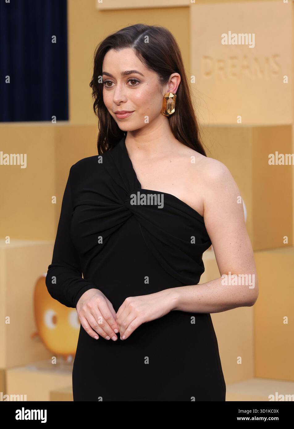 Los Angeles, Stati Uniti. 28 ottobre 2025. Cristin Milioti partecipa alla prima mondiale di Netflix "in Your Dreams" all'Egyptian Theater nella sezione Hollywood di Los Angeles martedì 28 ottobre 2025. Trama: Stevie e il suo fratellino Elliot viaggiano nel paesaggio selvaggiamente assurdo dei loro sogni per chiedere al Sandman di concedere loro la famiglia perfetta. Foto di Greg Grudt/UPI credito: UPI/Alamy Live News Foto Stock