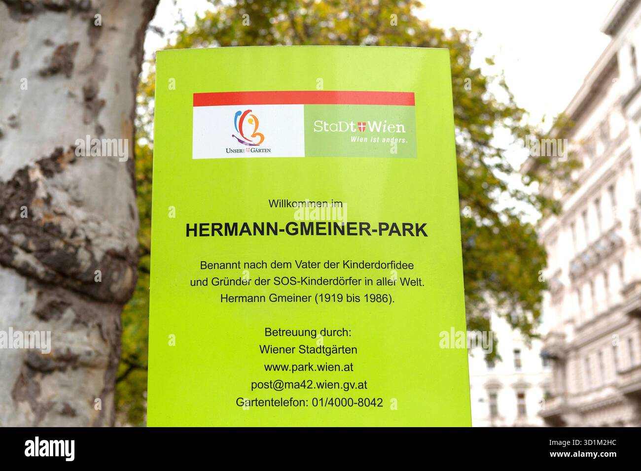 Hermann-Gmeiner-Park, Gründer von SOS Kinderdorf, Park a Wien, Österreich // Hermann Gmeiner Park, fondatore del SOS Children's Village, Park a Vienna, Austria - 20251028 PD19693 credito: APA-PictureDesk/Alamy Live News Foto Stock