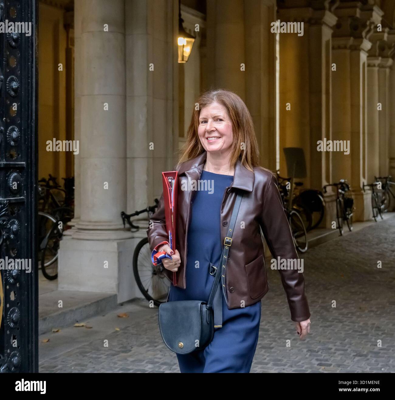 La baronessa Jenny Chapman di Darlington (Ministro dello sviluppo internazionale e dell'Africa) arriva a Downing Street per una riunione di gabinetto, 28 Foto Stock