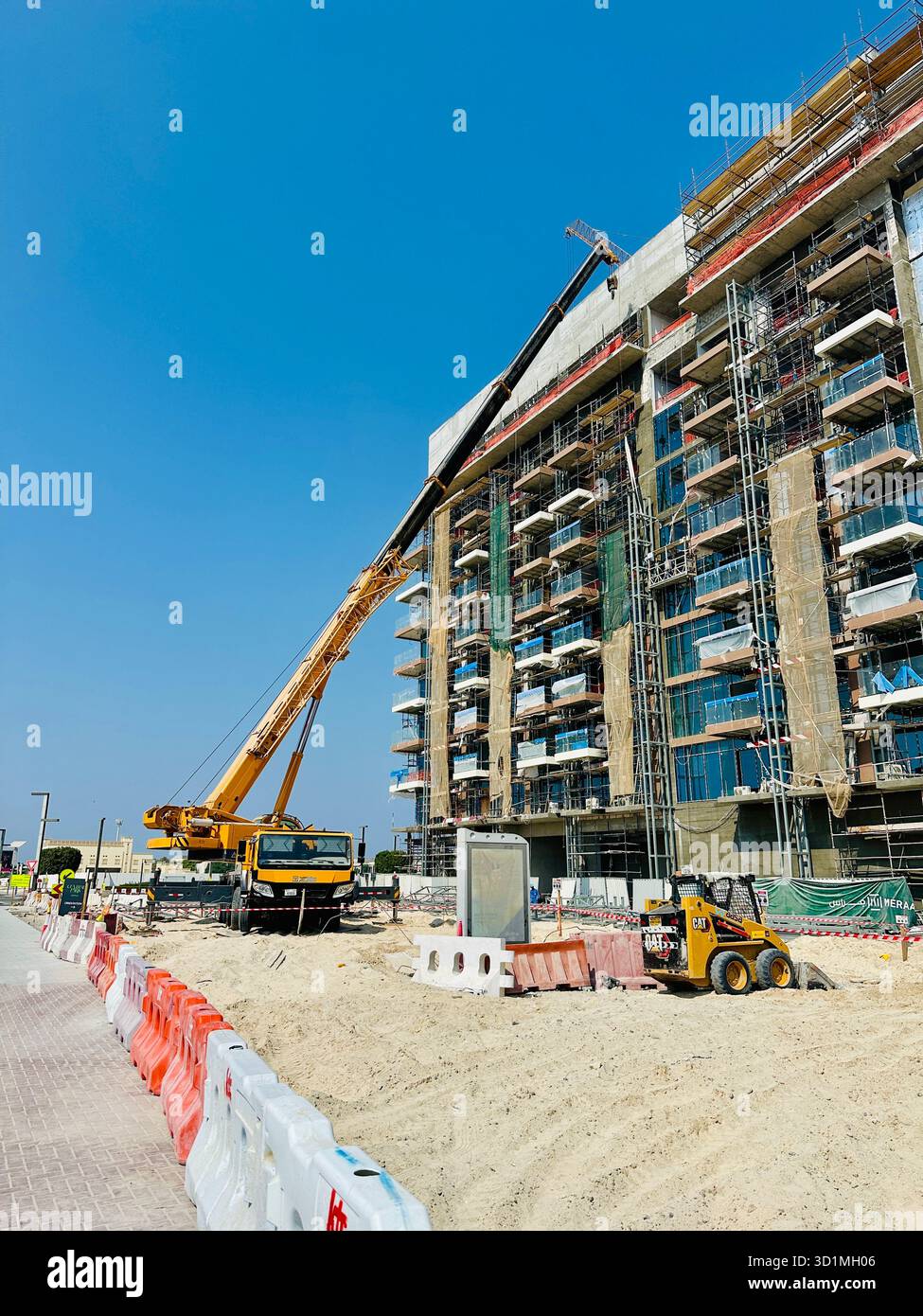 Gru a braccio in cantiere Foto Stock