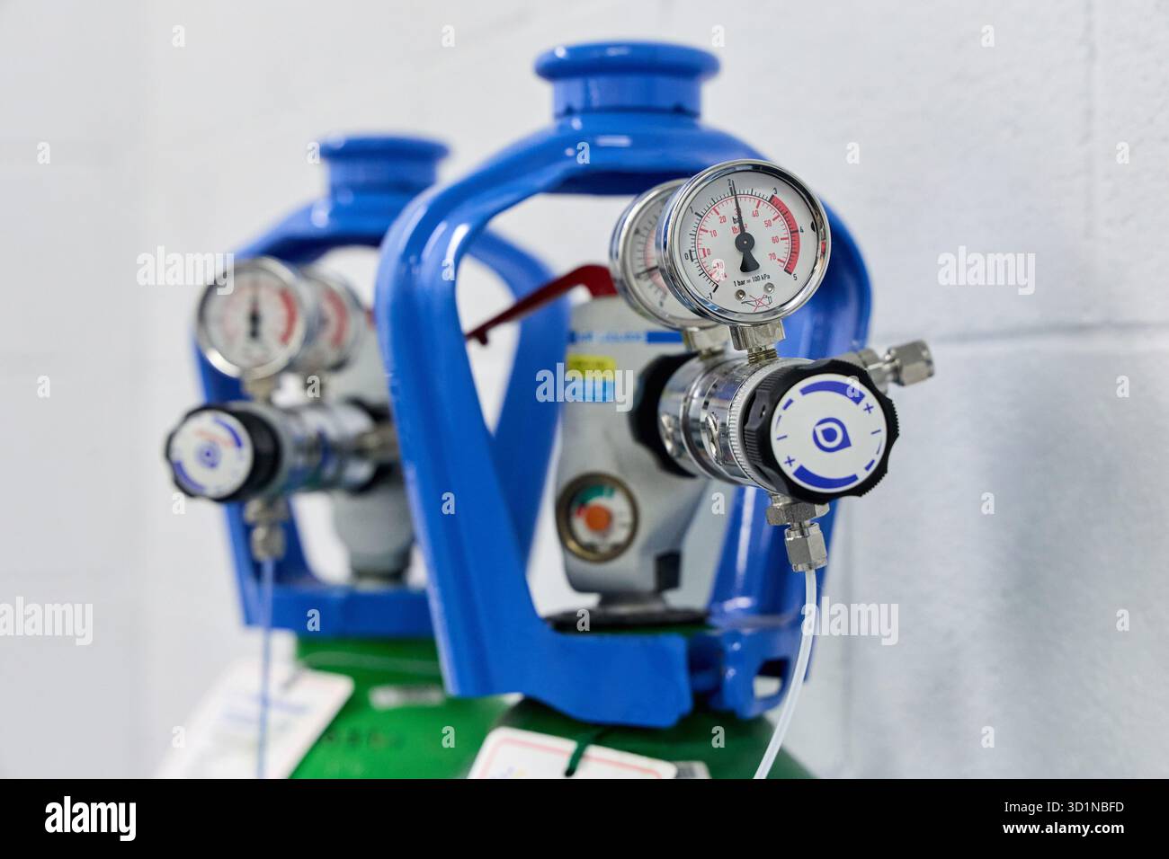 Manometro, bombola di gas, gas industriale Foto Stock