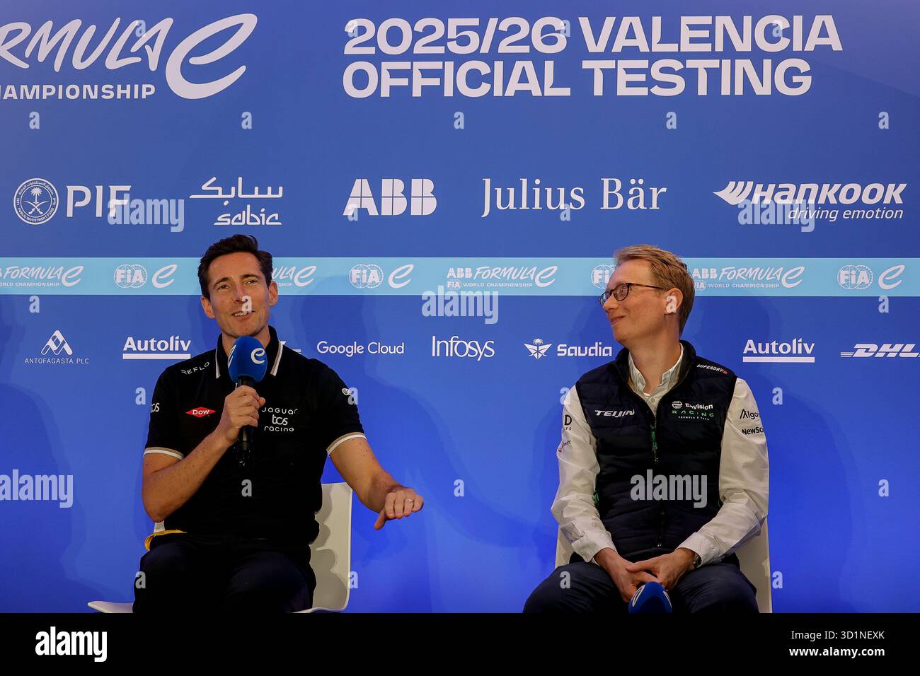 Cheste, Espagne. 29 ottobre 2025. JAMES Ian (gbr), responsabile del team Jaguar TCS Racing, Portrait, FILIPPI Sylvain, Envision Virgin Racing Managing Director e CTO, Portrait conference de presse, conferenza stampa durante i test pre-stagionali di Valencia 2025 del Campionato Mondiale ABB FIA Formula e 2025-26, sul circuito Ricardo Tormo dal 27 al 31 ottobre 2025 a Cheste, Spagna - foto Paulo Maria/DPPI credito: DPPI Media/Alamy Live News Foto Stock