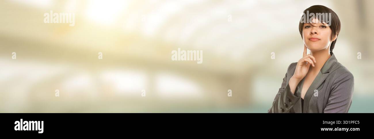 Razza mista giovane adulto ritratto femminile con spazio per il testo. Foto Stock