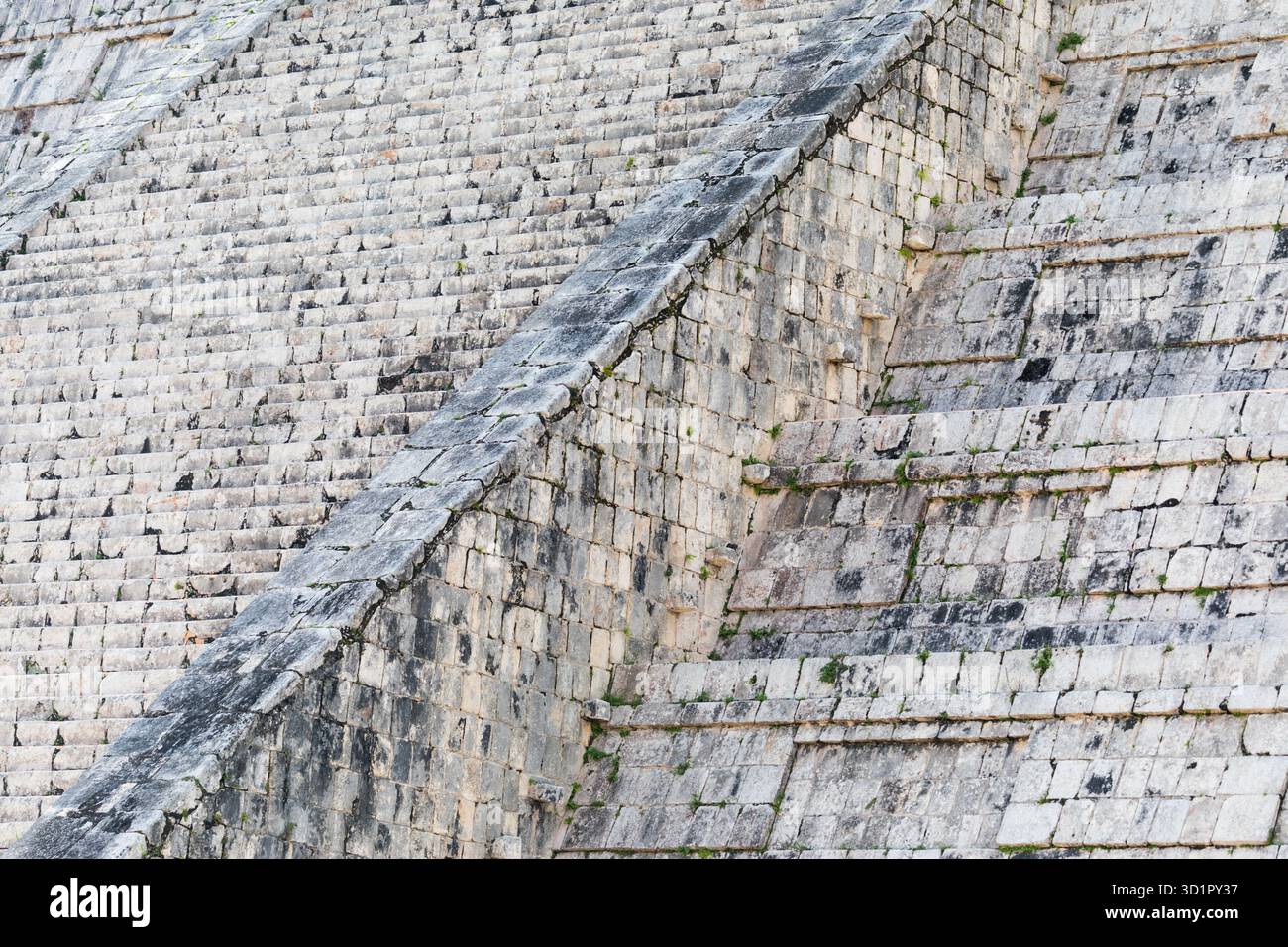 Riassunto dei passi della Piramide Maya El Castillo presso il sito archeologico di Chichen Itza, Messico Foto Stock