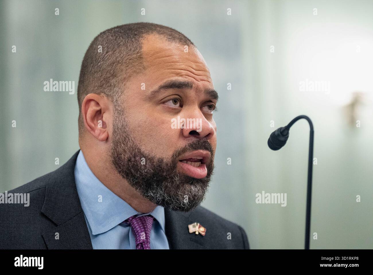 Washington, Stati Uniti. 29 ottobre 2025. Il vicepresidente della Public Policy di Meta Neil Potts interviene durante un'audizione del Senate Committee on Commerce, Science and Transportation sul Big Tech presso il Campidoglio degli Stati Uniti a Washington, DC, mercoledì 29 ottobre 2025. Foto di Bonnie Cash/UPI credito: UPI/Alamy Live News Foto Stock