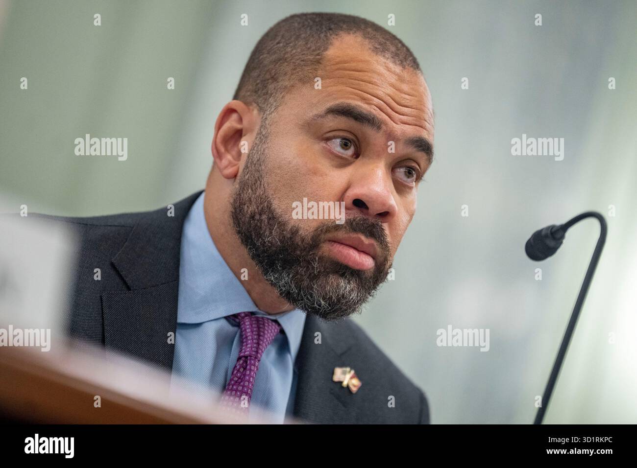 Washington, Stati Uniti. 29 ottobre 2025. Il Vice Presidente della Public Policy di Meta Neil Potts guarda durante un'audizione del Comitato del Senato per il commercio, la scienza e i trasporti sul Big Tech al Campidoglio degli Stati Uniti a Washington, DC, mercoledì 29 ottobre 2025. Foto di Bonnie Cash/UPI credito: UPI/Alamy Live News Foto Stock