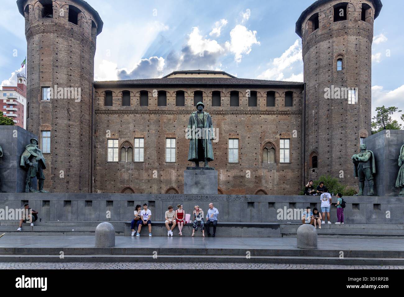 Siviglia, Siviglia - Spagna – 04-19-2024: Vista frontale dettagliata dell'edificio Palazzo Madama di Torino Foto Stock