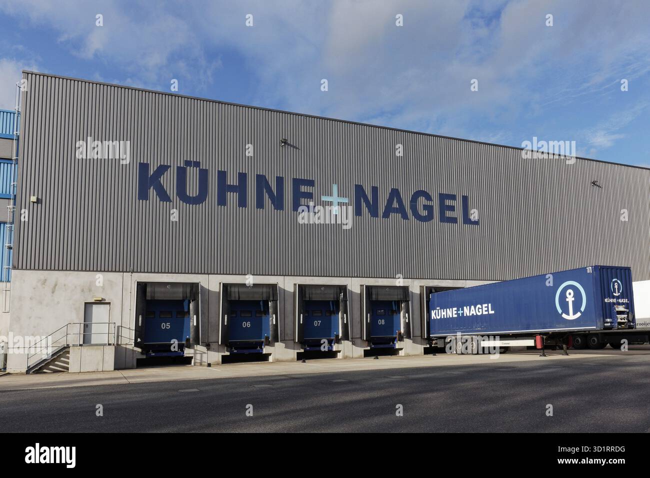 Warenlager Kuehne u. Nagel, fornitore di servizi logistici, Logoport, Duisburger Hafen, Duisburg-Rheinhausen, regione della Ruhr, Renania settentrionale-Vestfalia, Germania Foto Stock