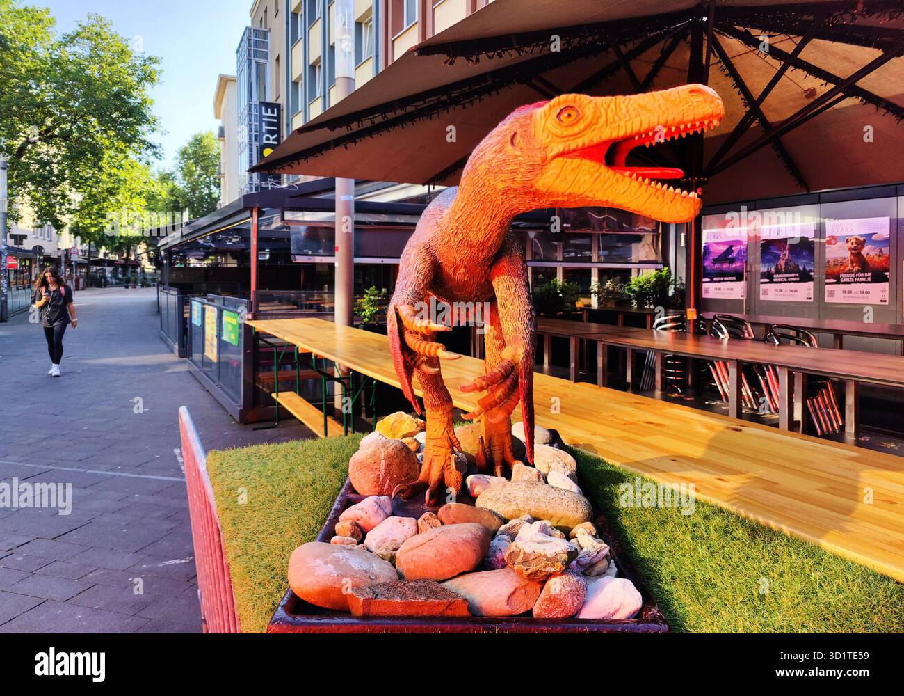 Modello Velociraptor nel Triangolo delle Bermuda, Dino City III, Bochum, regione della Ruhr, Germania, Europa Foto Stock