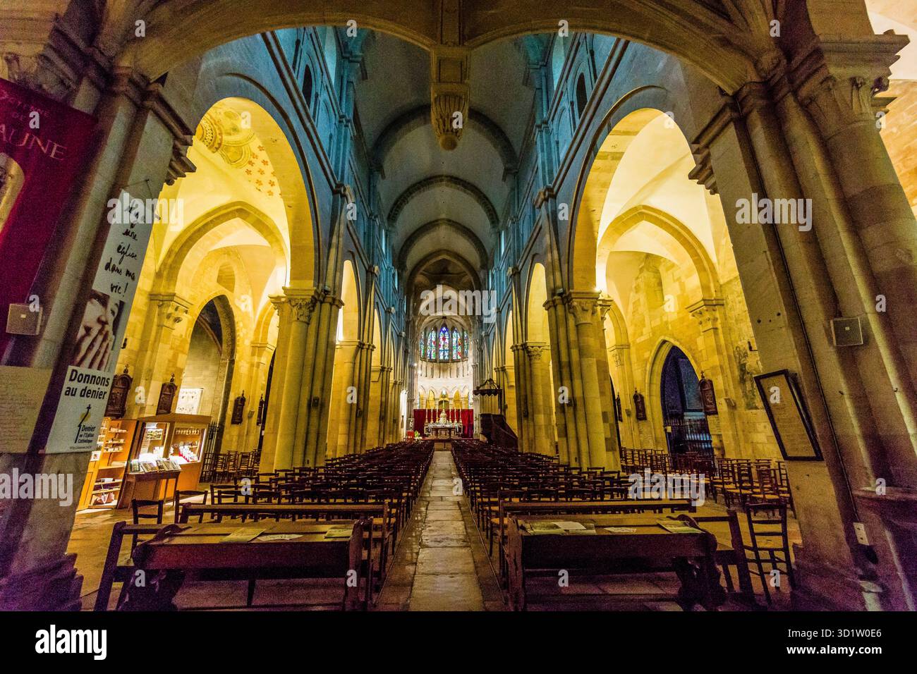 Chiesa di San Nicola (tempio cattolico di origine romanica, II secolo, e trasformato nel XIV e XV secolo, lis Foto Stock