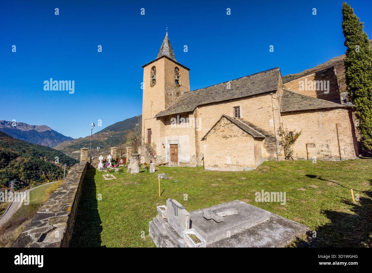 Chiesa di Sant Peir de Betlan, XI secolo, Betlan, Valle dell'Aran, catena montuosa dei Pirenei, Spagna, europa Foto Stock