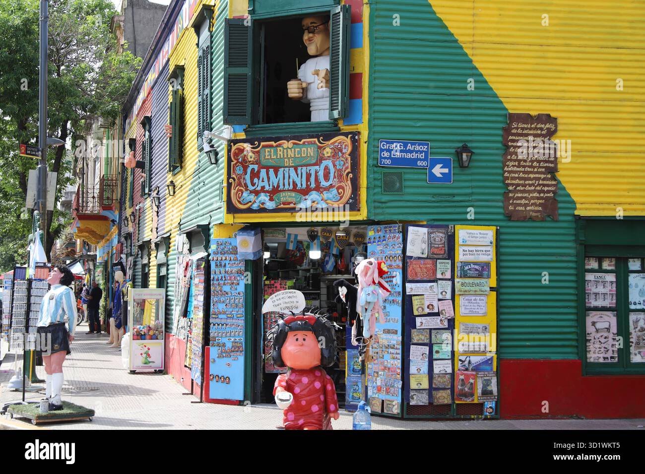 Case colorate e facciate vivaci nel quartiere la Boca di Buenos Aires, Argentina. Foto Stock
