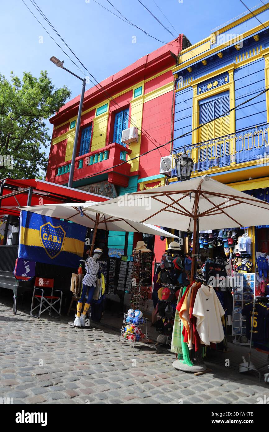 Case colorate e facciate vivaci nel quartiere la Boca di Buenos Aires, Argentina. Foto Stock